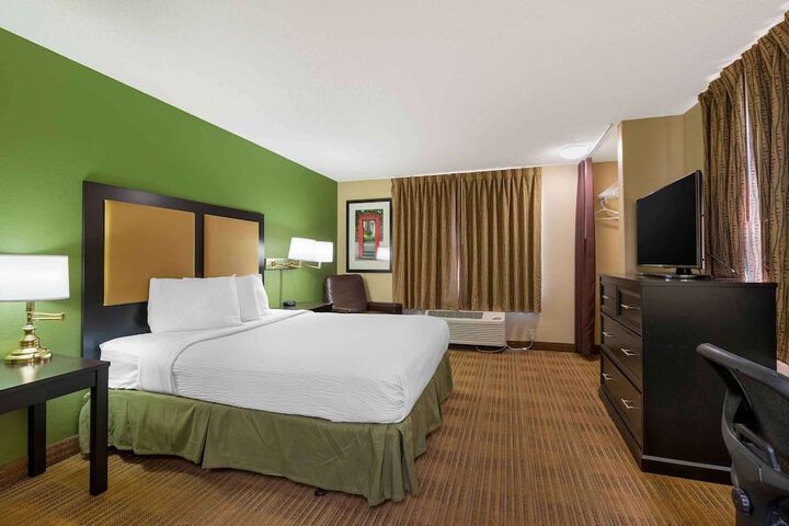 Room 14 of 28