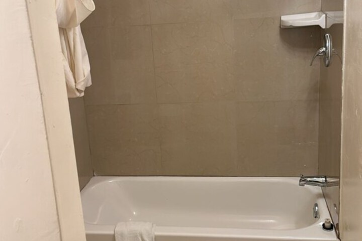 Room 19 of 28