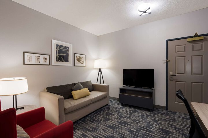 Room 15 of 48