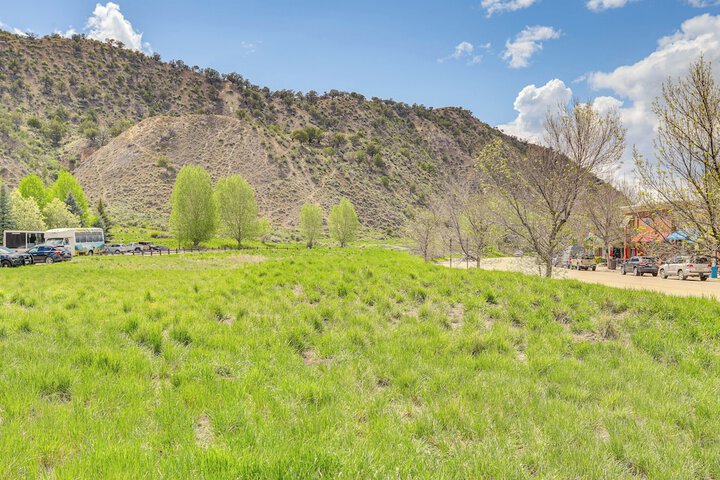 Near Trail: Dtwn Eagle Ranch Condo w / Balcony