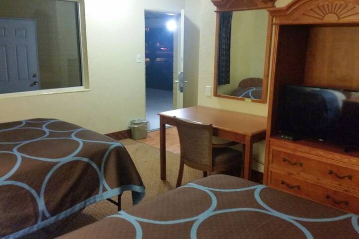 Room 10 of 34