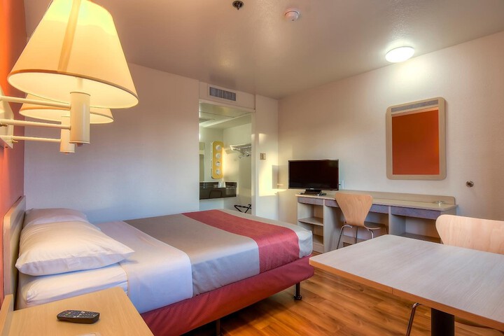 Room 21 of 50