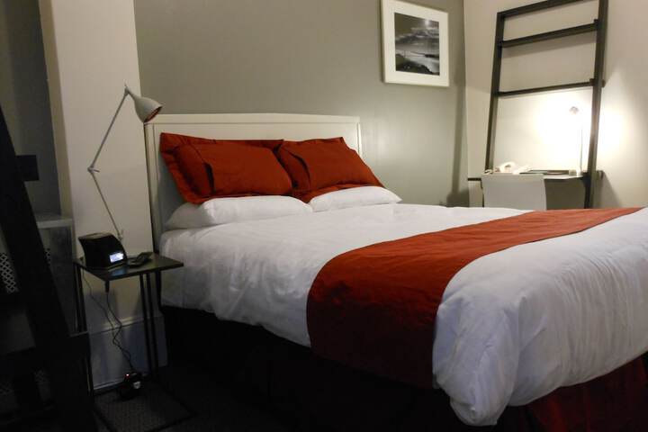 Room 18 of 33