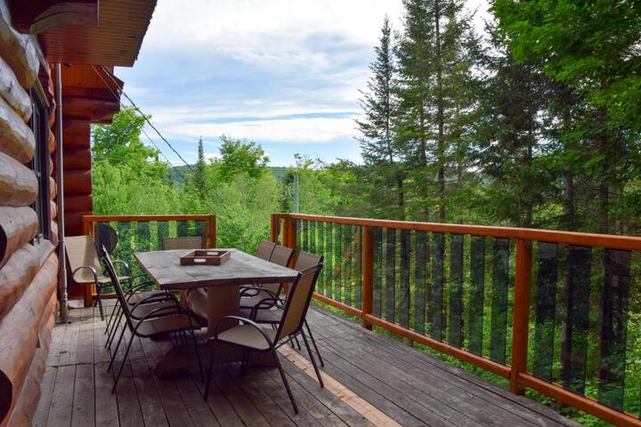 Breathtaking log house with HotTub - Winter paradise in Tremblant