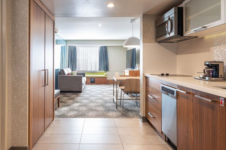 Ômage Hotel Montreal Laval, a Tribute Portfolio Hotel