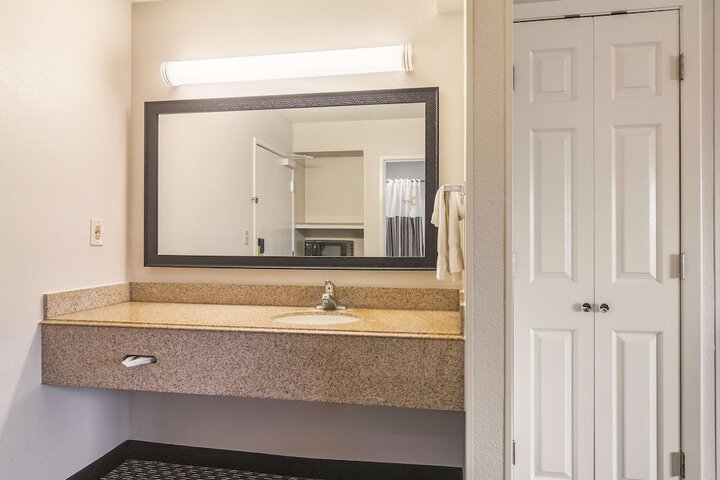 Room 12 of 28