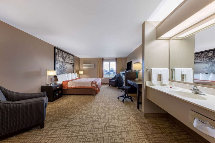 Super 8 by Wyndham Jackson MN