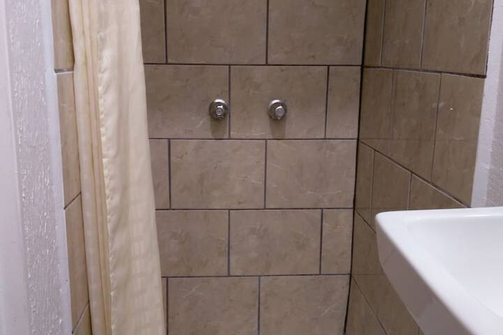 Monterey Inn Hotel