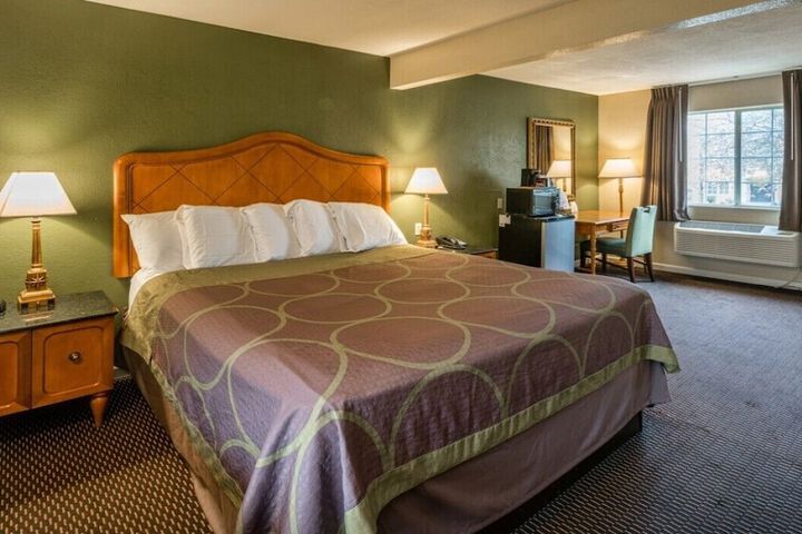 Room 8 of 23