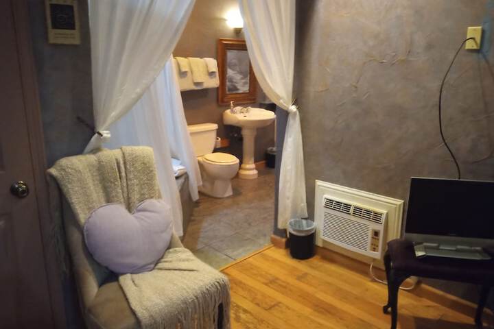 Room 43 of 48
