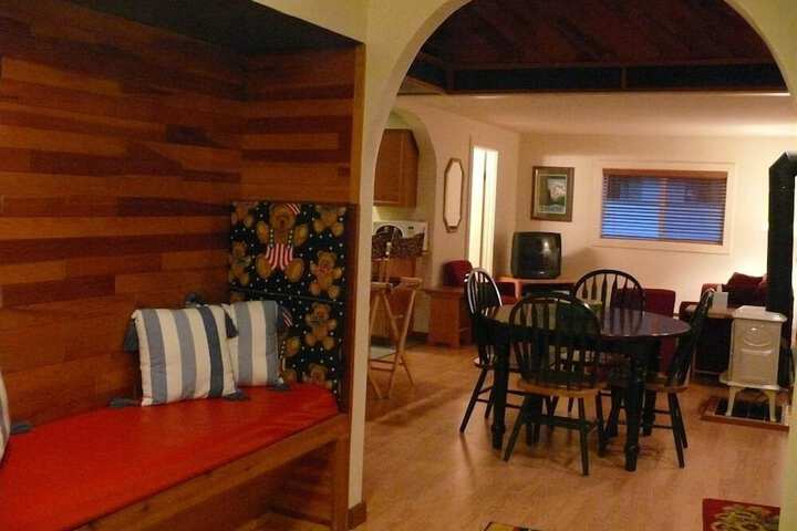 Alexanders Lodge