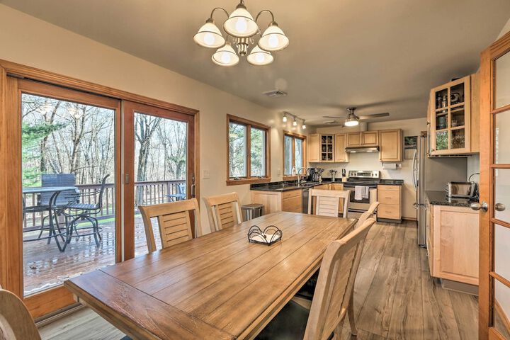 Family-friendly Woodbury Home With Yard + Deck!