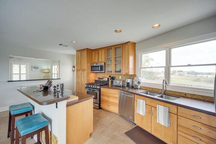 Pet-friendly Texas Retreat w / Deck & Gas Grill!