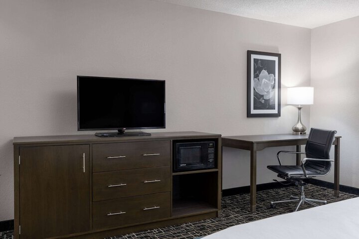 Room 25 of 41