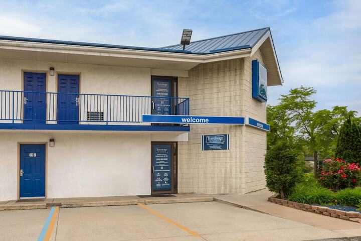 Travelodge by Wyndham Madison Heights MI