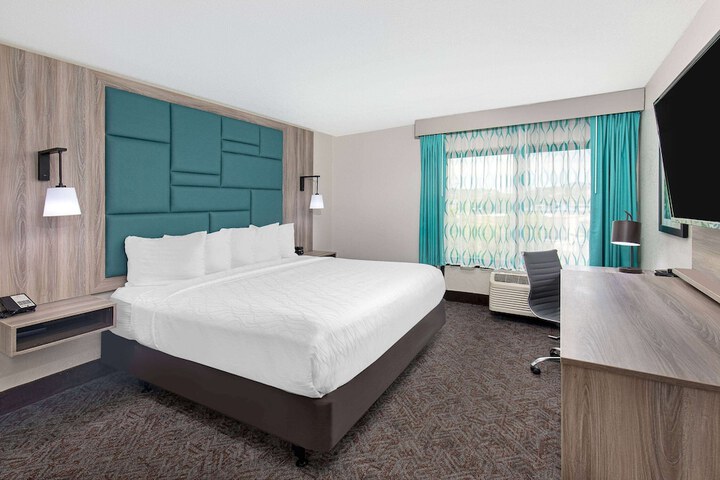 Room 30 of 38
