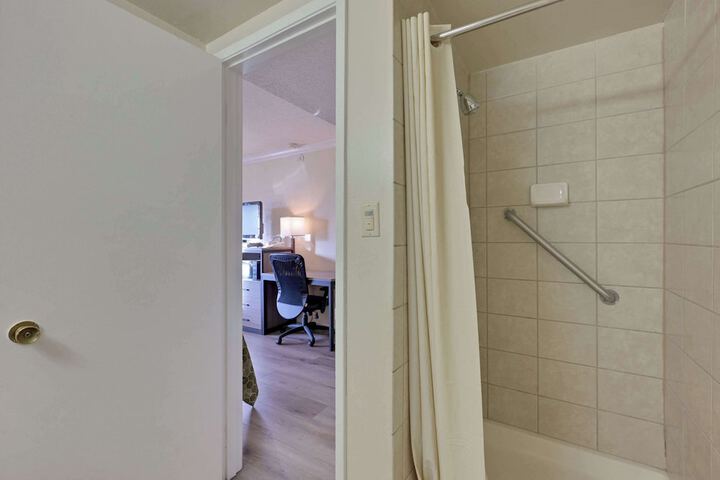 Room 42 of 49