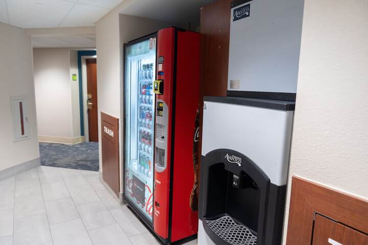 La Quinta Inn & Suites by Wyndham Bannockburn-Deerfield