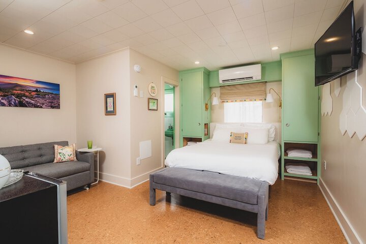 Room 69 of 102