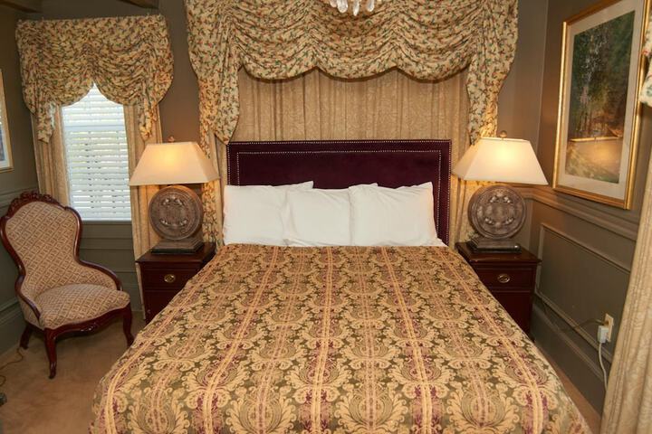 Room 32 of 51