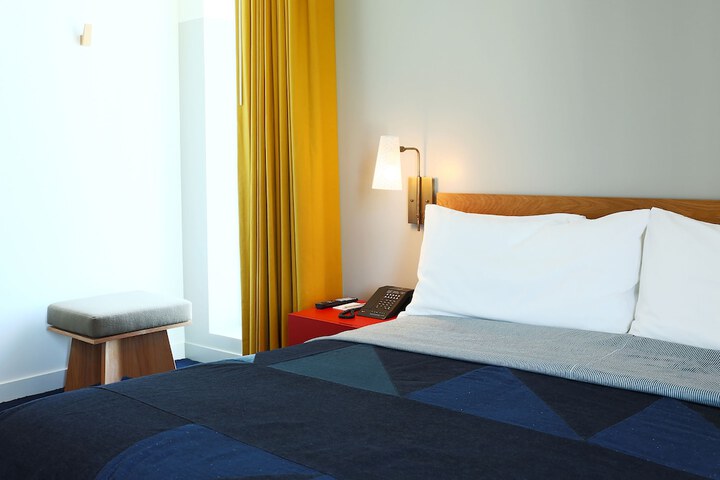 Room 16 of 103