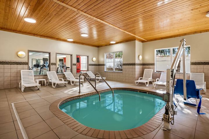 Country Inn & Suites by Radisson RED Wing, MN