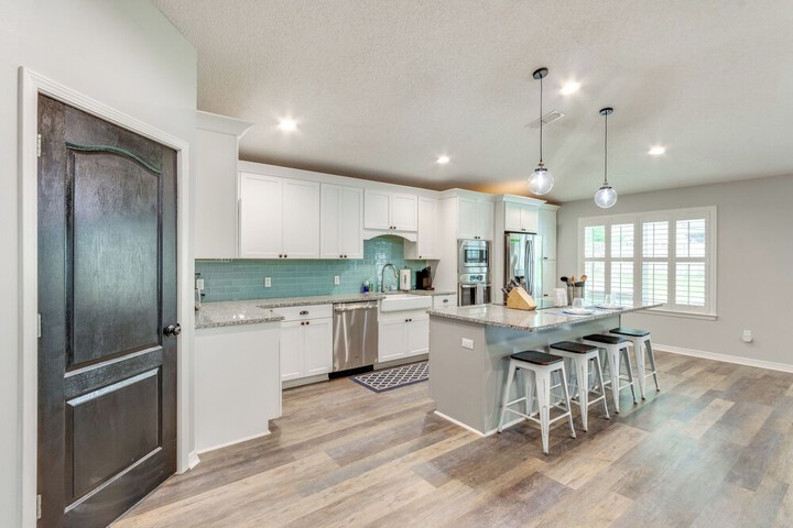 Spacious Home w / Sunroom 15 Mi to Pensacola!