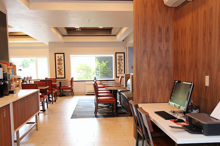 Holiday Inn Express & Suites Ashland by IHG
