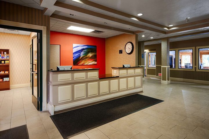 Best Western Plus Kalamazoo Suites