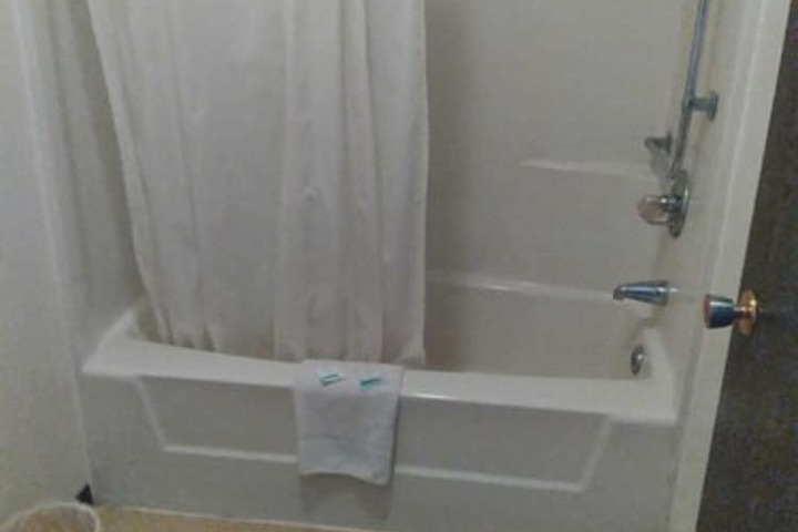 Room 10 of 16