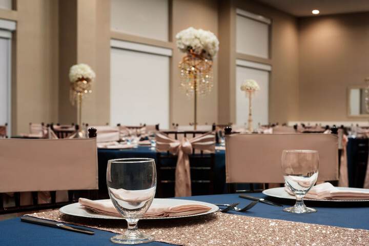 Ballroom/Hall 27 of 35