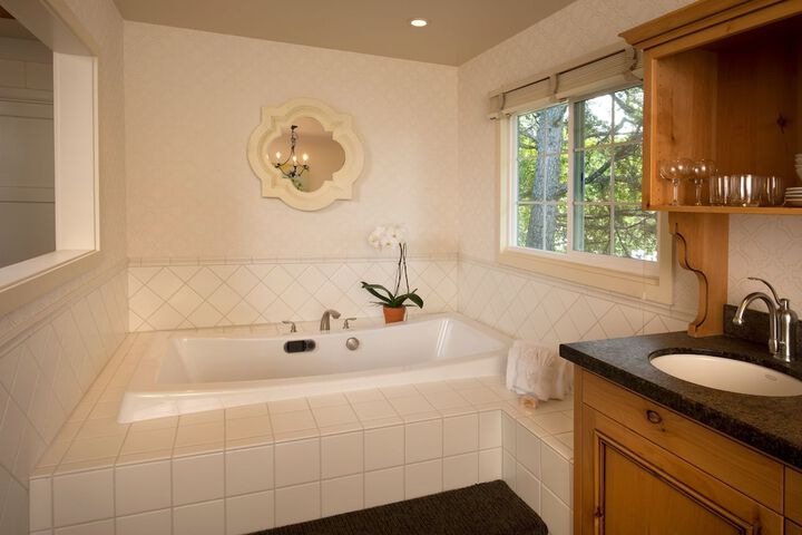 Hot Tub 48 of 53