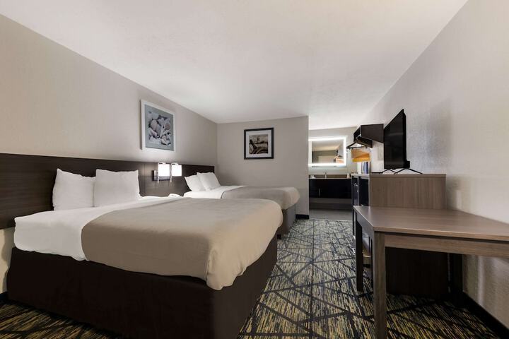 Room 10 of 30
