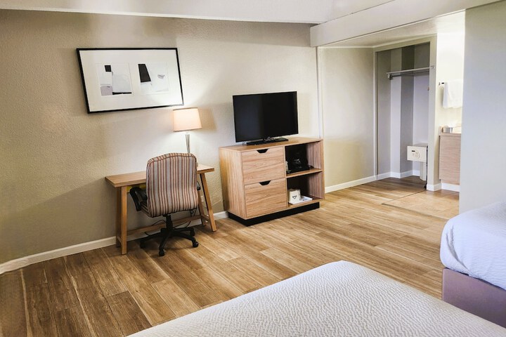 Room 9 of 22