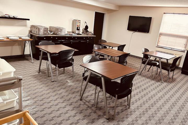 Aurora Park Inn & Suites