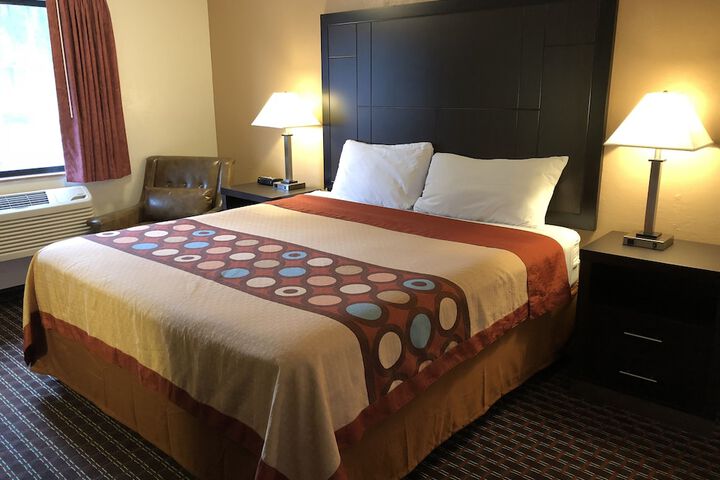 Room 9 of 32