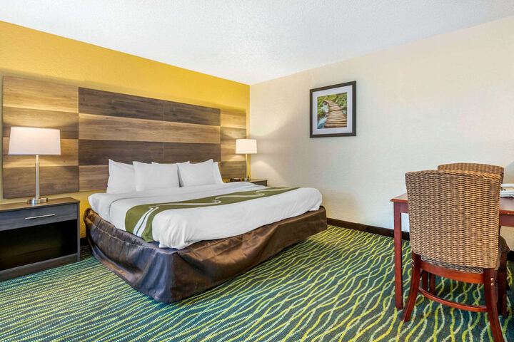 Quality Inn & Suites Leesburg Chain of Lakes