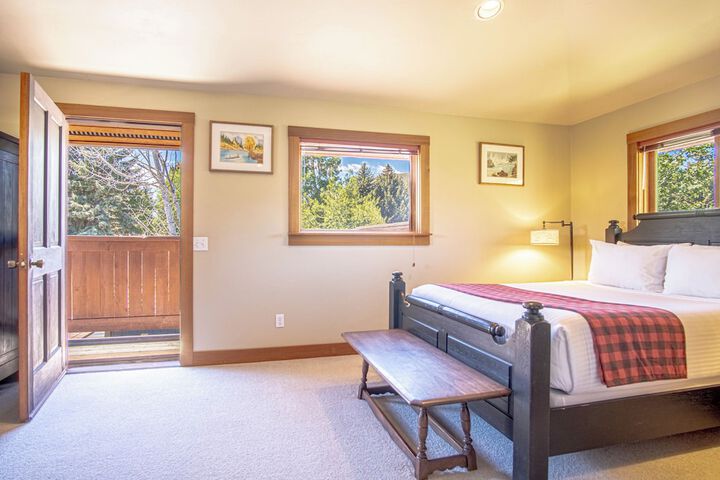 Creekside on Quigley - 3BD Private Home on Trails + Hot Tub