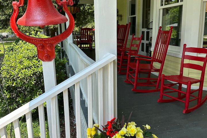 Red Rocker Inn