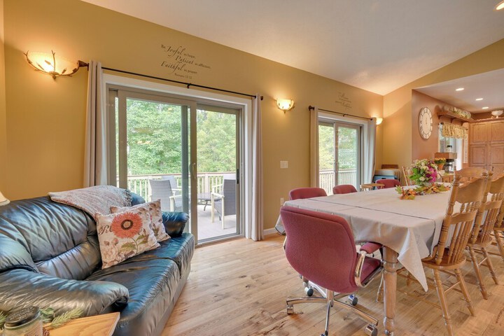 Family-friendly Retreat w / Deck in Cassville!