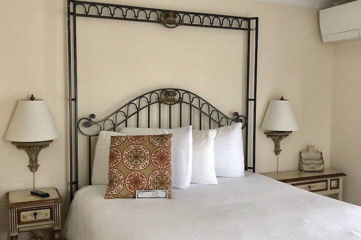 Room 18 of 25