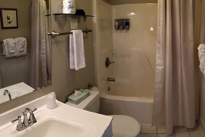 Room 102 of 163