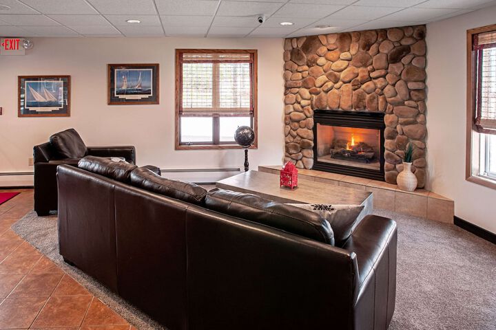Econo Lodge Menomonie on the Bay