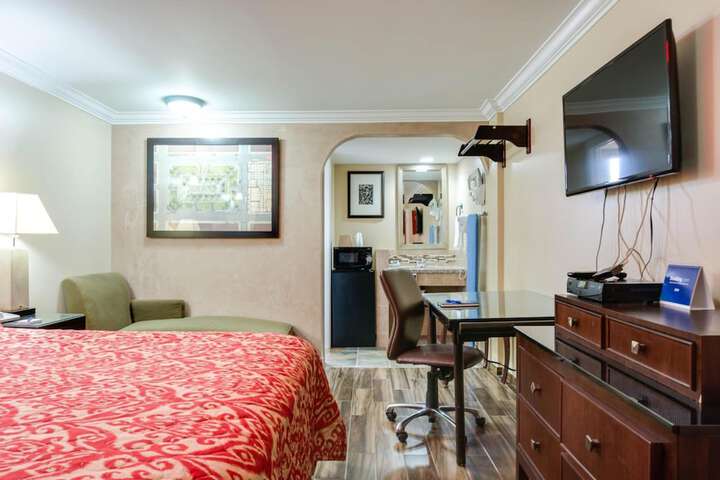 Room 7 of 82