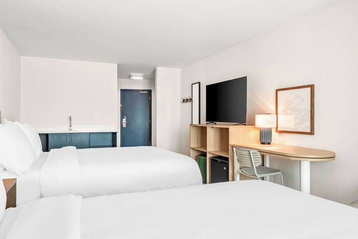 Room 25 of 38
