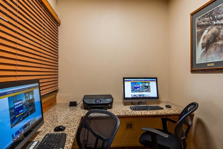 Business Center 21 of 21
