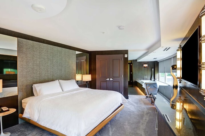 Room 16 of 62