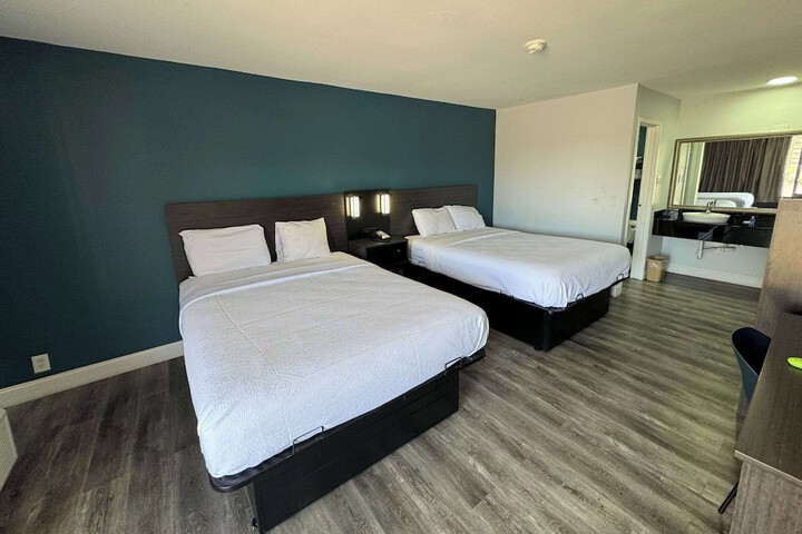 Room 6 of 13