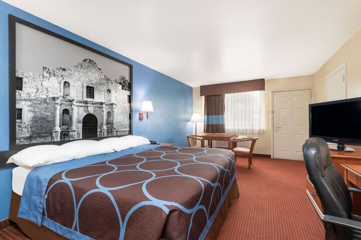 Room 10 of 15