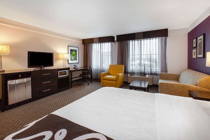 La Quinta Inn & Suites by Wyndham Detroit Utica